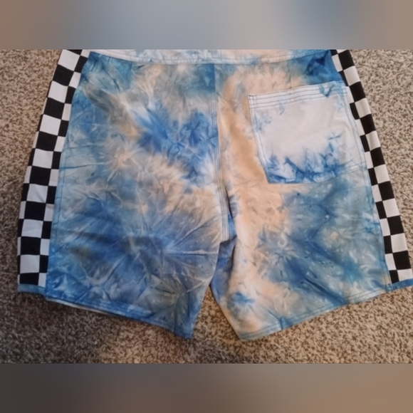 Men's Hurley And Quick Silver Board Shorts - Picture 6 of 10